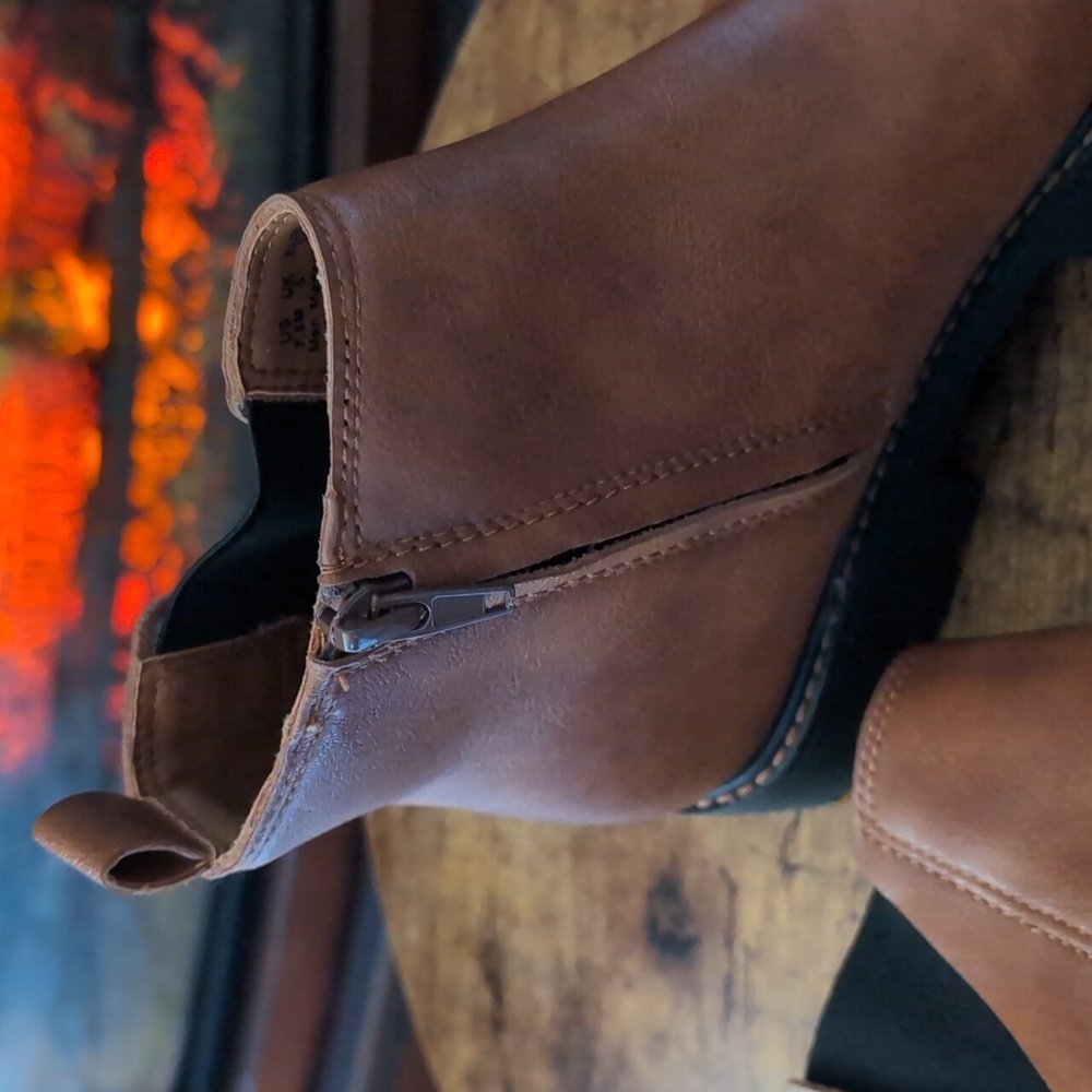 Zodiac Brown Leather Chelsea Ankle Boots Women’s 7.5 NWT Waterproof Lug Sole - Picture 3 of 5